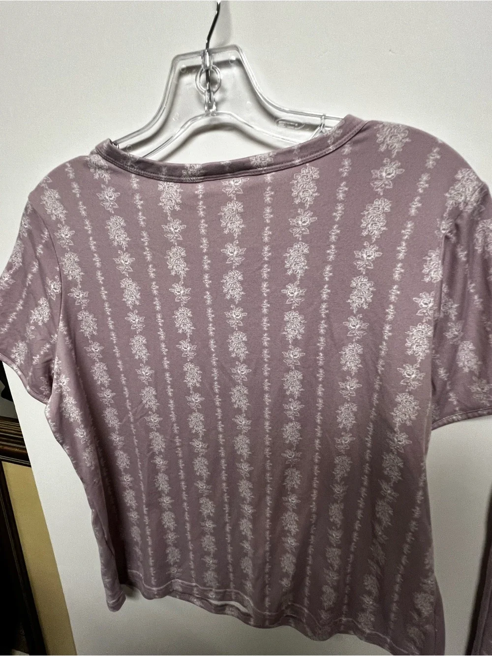 BERKSHIRE HOMEWEAR PETITE SMALL LIGHT LILAC AND WHITE PATTERNED 2 PC PJ SET.